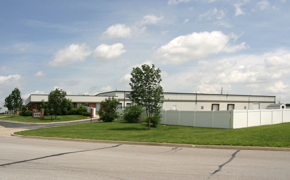 More Photos Of 1325 SW Market St, Lee's Summit Manufacturing For Sale