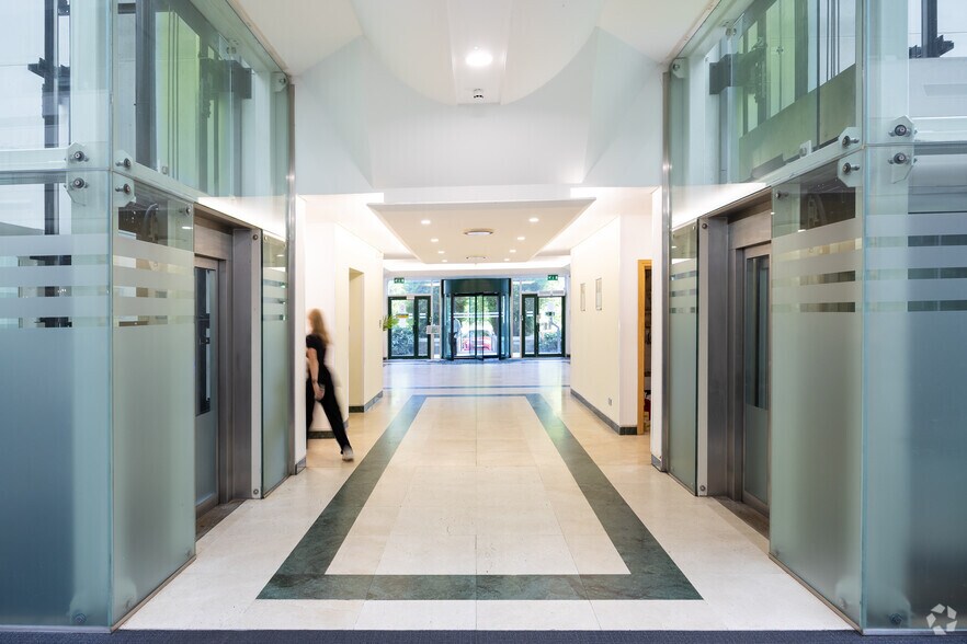 More Photos Of 2 Arlington Sq, Bracknell Coworking Space