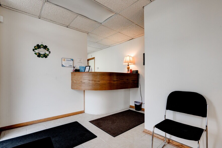 More Photos Of 17585 S Paxton Ave, Lansing Light Distribution For Sale