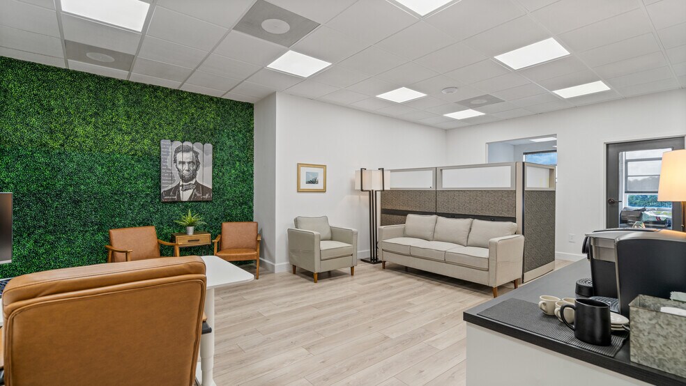 More Photos Of 1510 E Colonial Dr, Orlando Office For Lease