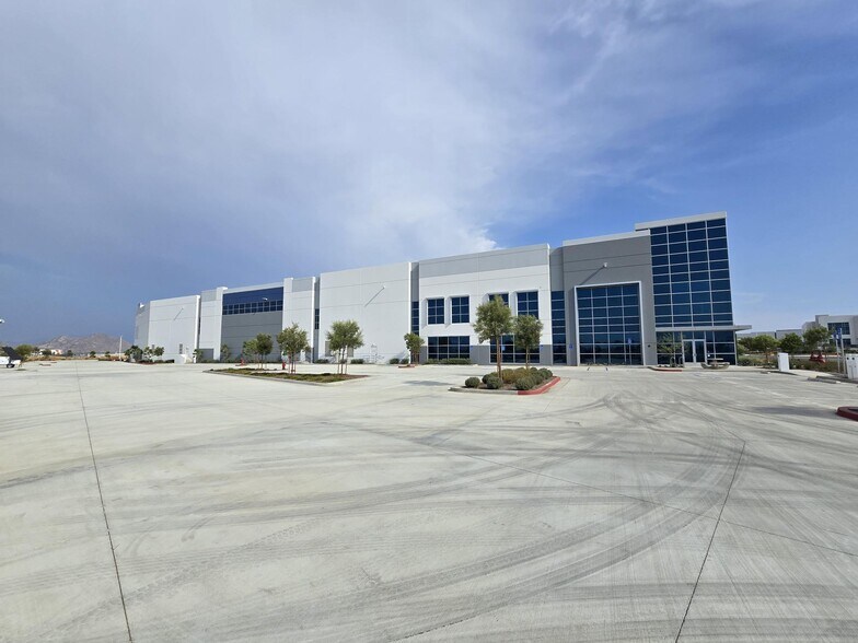 More Photos Of 23840-23842 Rider St, Perris Distribution For Lease