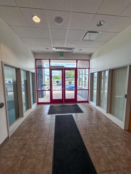 More Photos Of 1011 Tompkins Dr NE, Byron Office For Lease