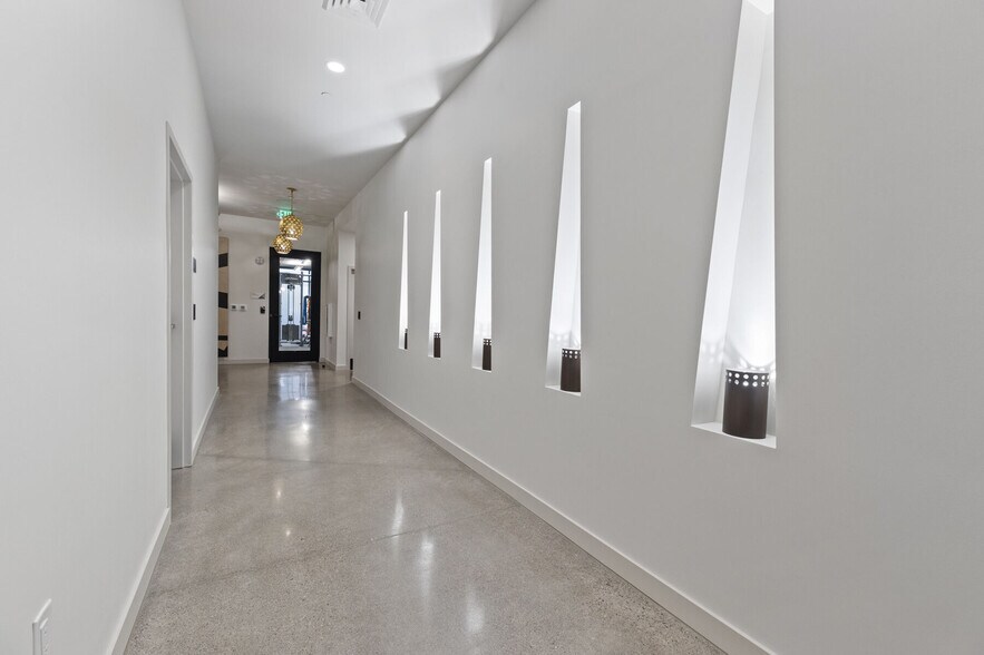 More Photos Of 2040-2060 N Scottsdale Rd, Scottsdale Apartments For Lease