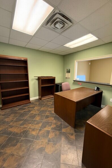 More Photos Of 1576 Old Fannin Rd, Brandon Warehouse For Lease