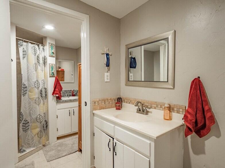 More Photos Of 424 N Texas St, De Leon Restaurant For Sale