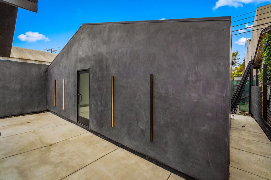 More Photos Of 1222 Abbot Kinney, Venice Storefront For Lease