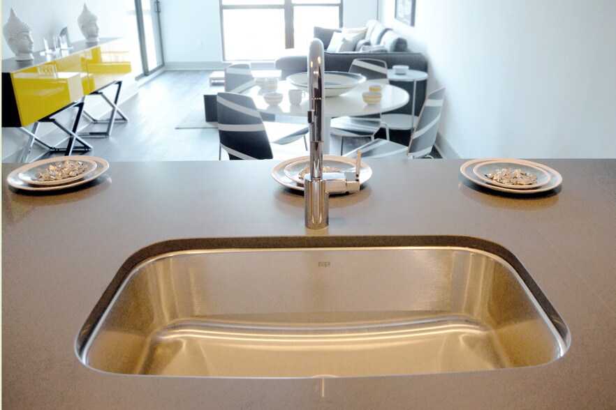 More Photos Of 2310 N Oakland Ave, Milwaukee Apartments For Lease