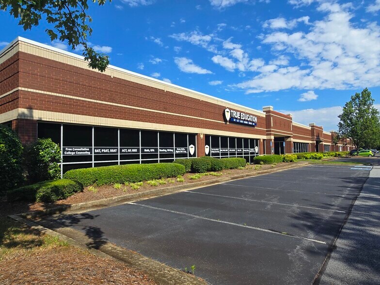 More Photos Of 10700 Abbotts Bridge Rd, Johns Creek General Retail For Lease