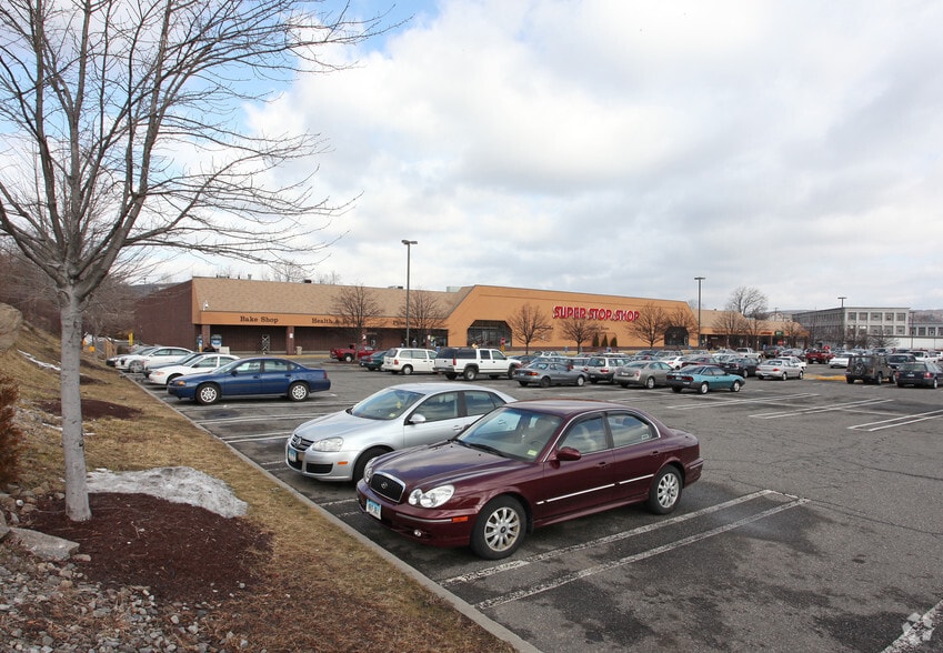 More Photos Of 211-215 High St, Torrington General Retail For Lease