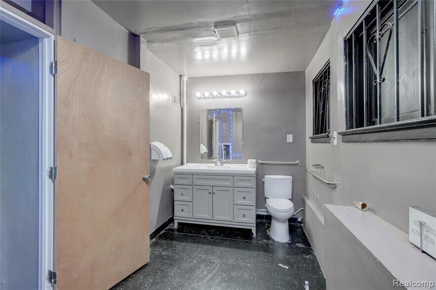 More Photos Of 14755 Fenkell St, Detroit Medical For Sale