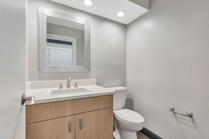 More Photos Of 2327 Anderson Rd, Crescent Springs Office For Lease