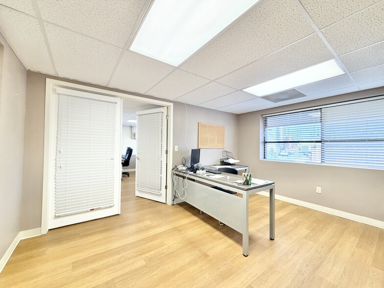 More Photos Of 1330 Mercer St, Princeton Office For Sale