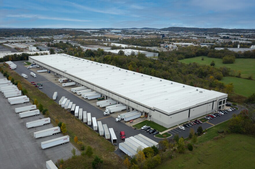 More Photos Of 1501 Corporate Pl, La Vergne Distribution For Lease