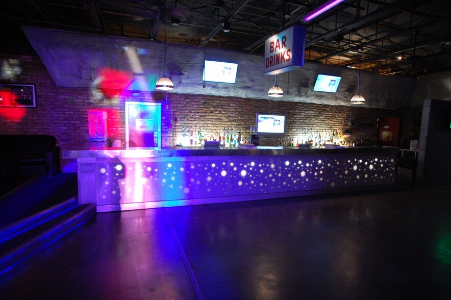 More Photos Of 2211 4th St, Lubbock General Retail For Sale