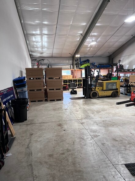 More Photos Of 6060 Schooner St, Van Buren Twp Warehouse For Lease