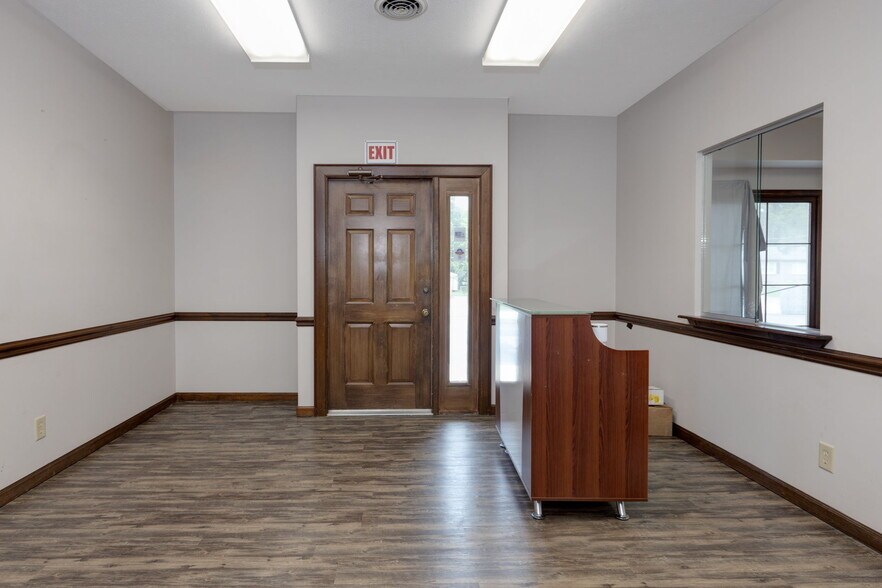 More Photos Of 3822 Rosemont Dr, Columbus Medical For Sale