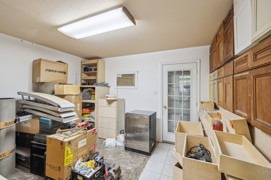 More Photos Of 5641 Wayside Dr, Houston Manufacturing For Sale