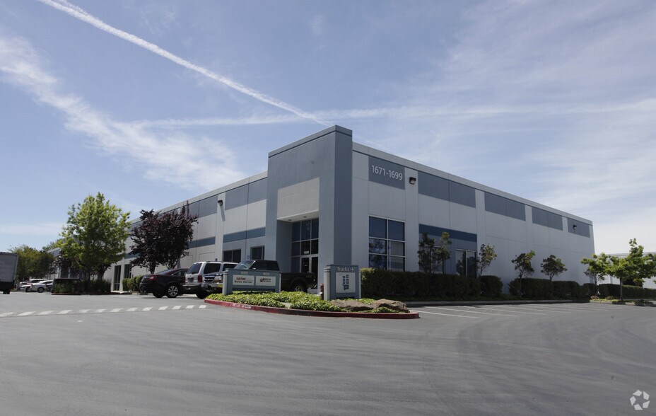 More Photos Of 1671-1699 Atlantic Ct, Union City Warehouse For Lease