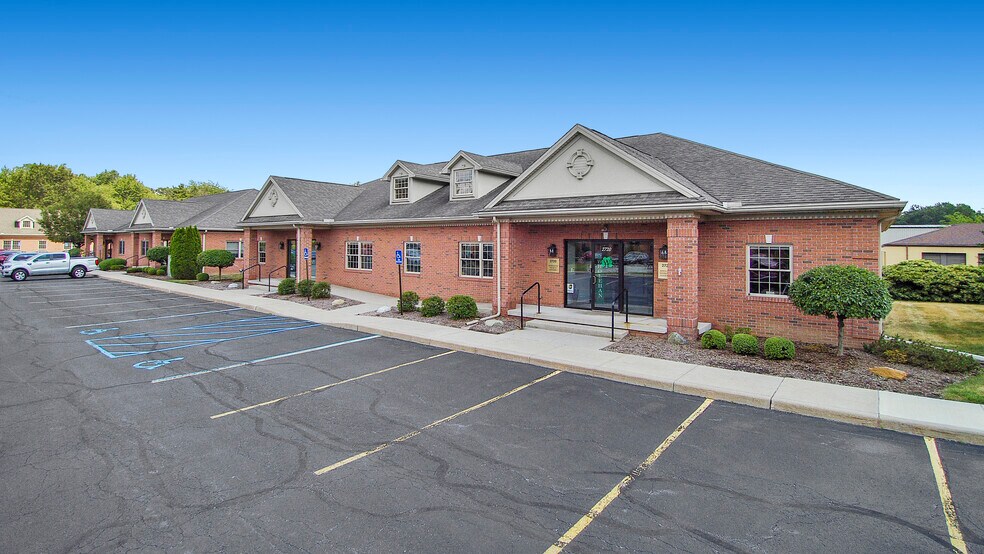 More Photos Of 2720 Centennial Rd, Toledo Office For Sale