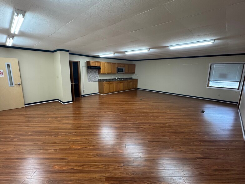 More Photos Of 1501 N Water St, Decatur Office For Sale