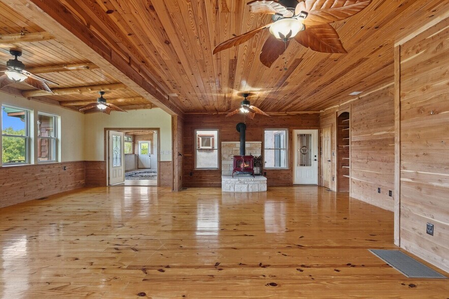 More Photos Of 4032 Ranch Road 3232, Johnson City Hotel For Sale