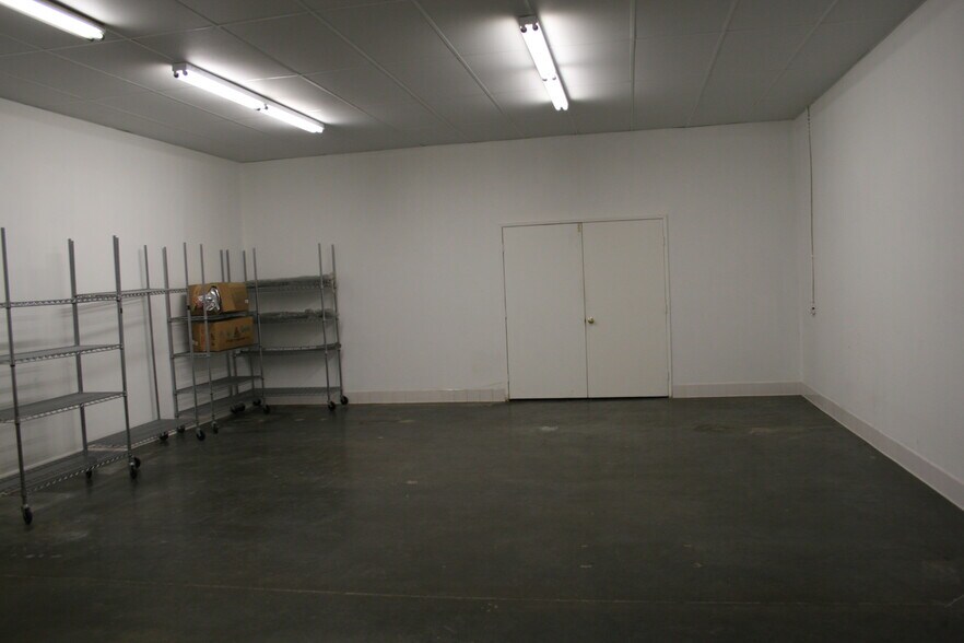 More Photos Of 12970 Branford St, Pacoima Warehouse For Lease