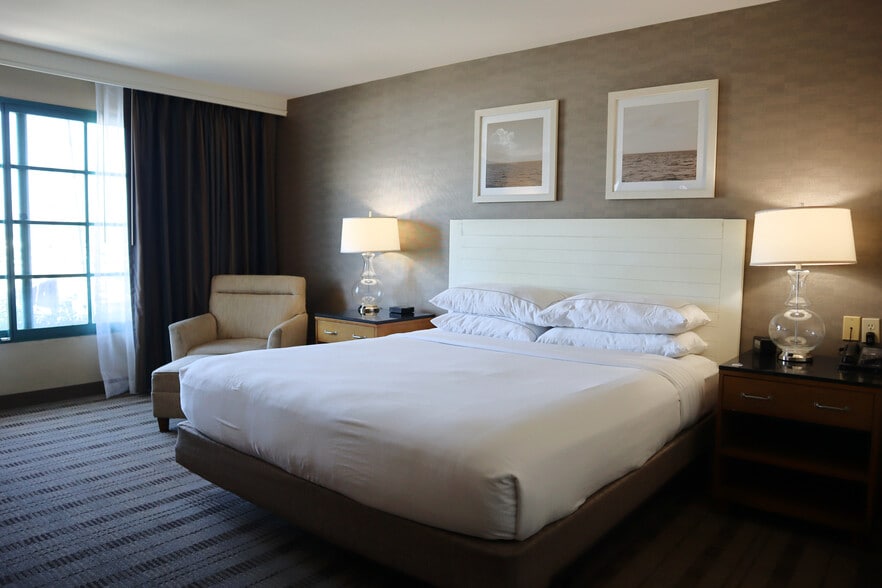 More Photos Of 2800 Via Cabrillo Marina, San Pedro Hotel For Sale