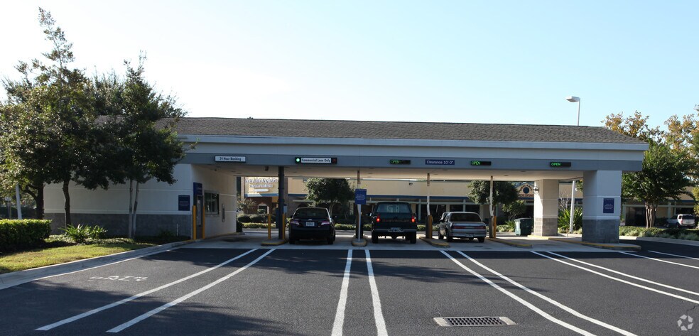 Primary Photo Of 10740 Balmoral Cir, Jacksonville Bank For Lease