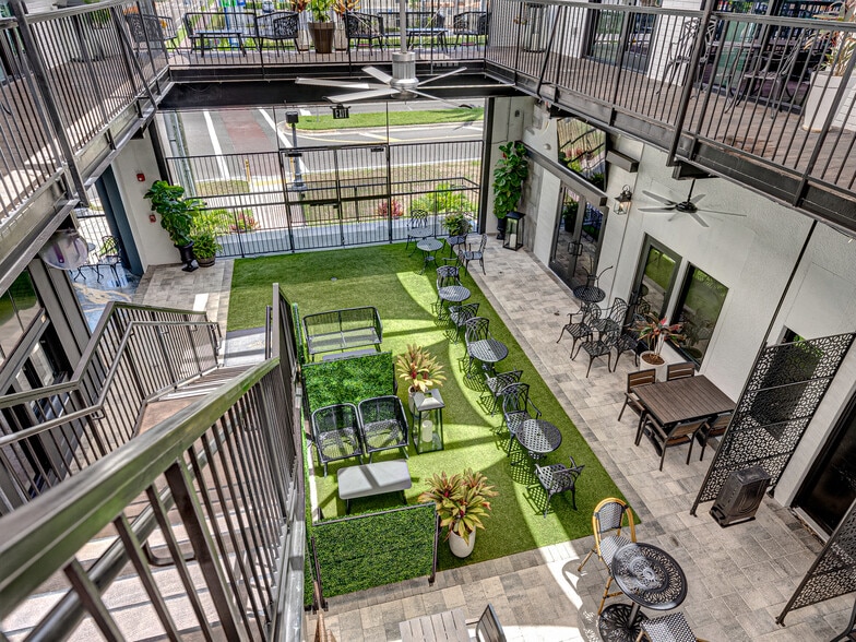 More Photos Of 990 Broadway, Dunedin Restaurant For Lease