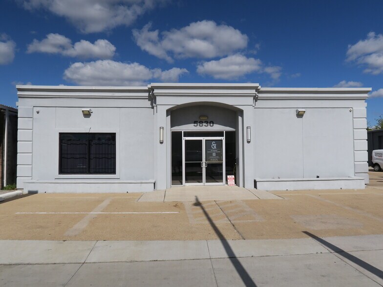 More Photos Of 5830 Star Ln, Houston Light Distribution For Lease