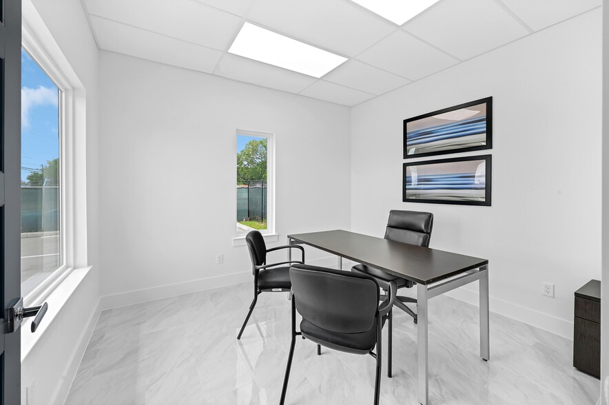 More Photos Of 10751 Almeda Genoa Rd, Houston Office For Sale