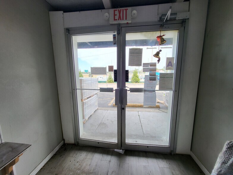 More Photos Of 7350 N Hanley Rd, Hazelwood Hotel For Sale