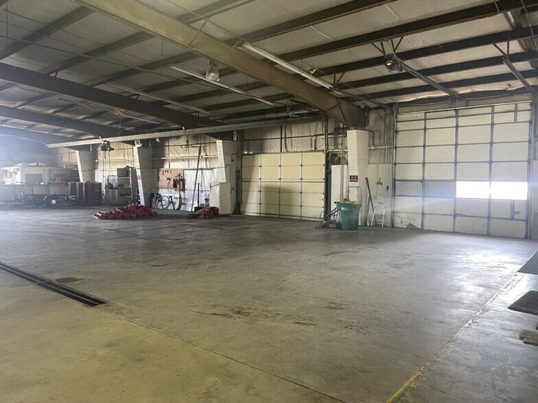 More Photos Of 1914 Whitehead dr, DeWitt Showroom For Sale