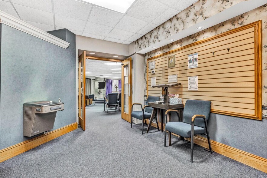 More Photos Of 5629 Bridgetown Rd, Cincinnati Flex For Sale