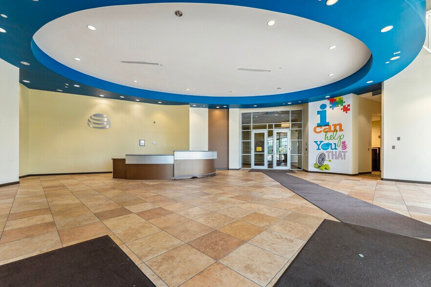 More Photos Of 5348 Elmore Ave, Davenport Office For Sale