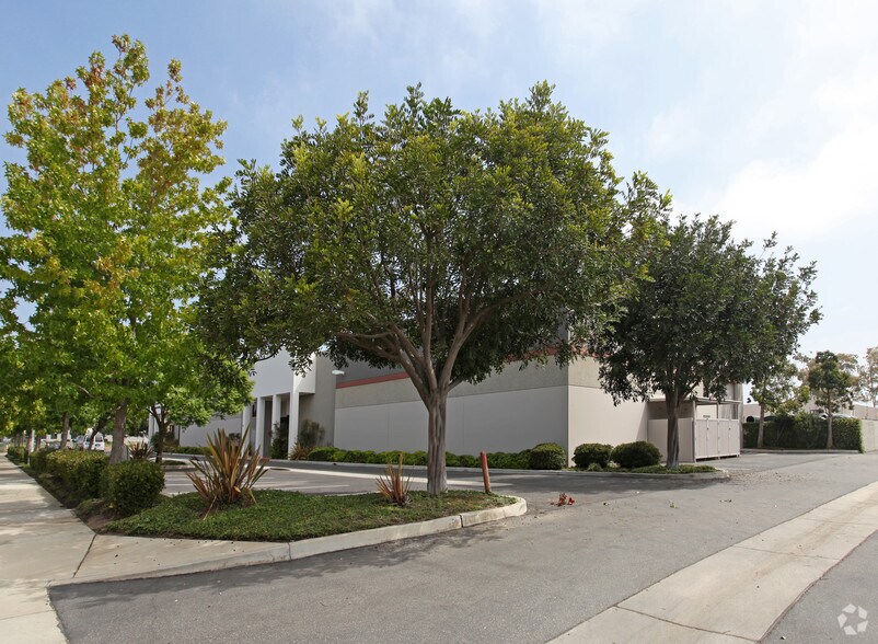 More Photos Of 900-910 Graves Ave, Oxnard Warehouse For Lease