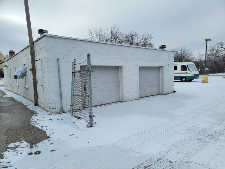 More Photos Of 6039 S Howell Ave, Milwaukee Light Manufacturing For Lease