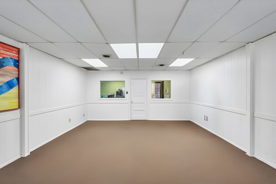 More Photos Of 600-604 W Washington St, Suffolk Storefront Retail Office For Sale