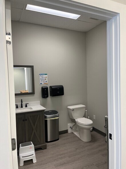 More Photos Of 439 Boston Post Rd, Guilford Freestanding For Sale