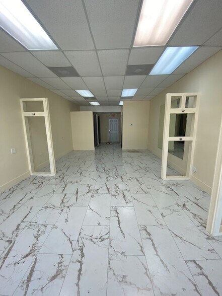 More Photos Of 16978-16990 NE 19th Ave, North Miami Beach Storefront Retail Office For Lease