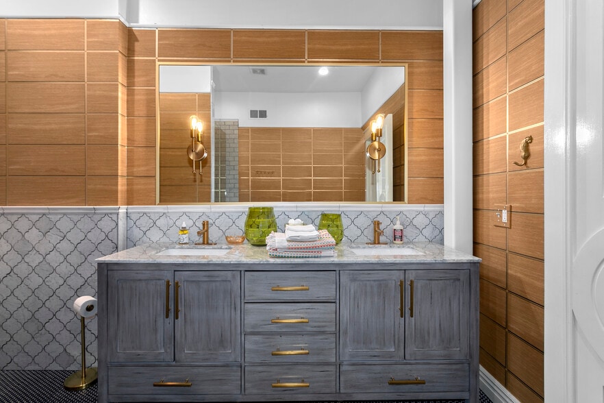 More Photos Of 120-122 W 5th St, Kansas City Storefront Retail Residential For Sale