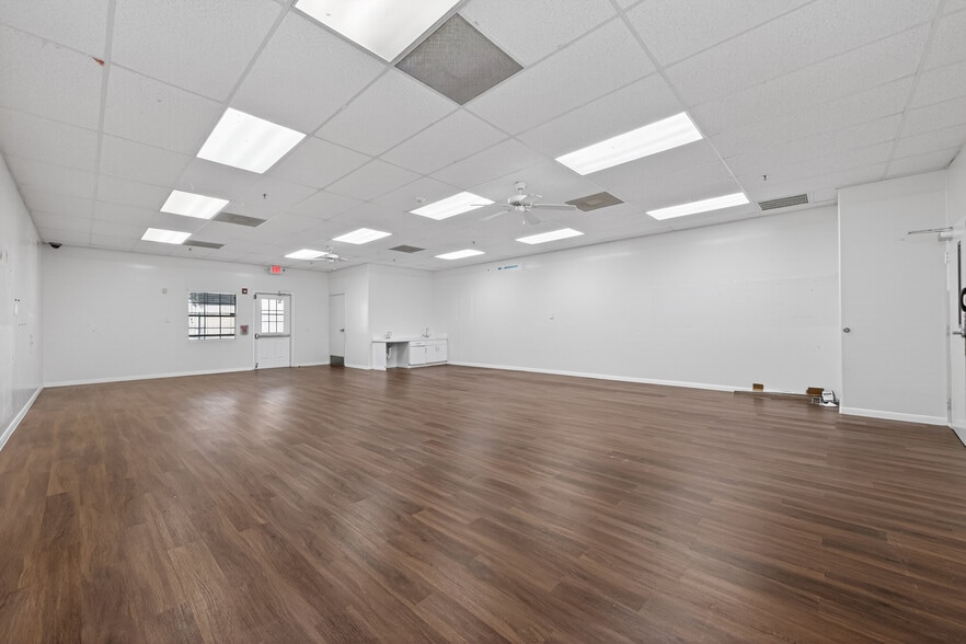 More Photos Of 8525 Queenston Blvd, Houston Freestanding For Sale