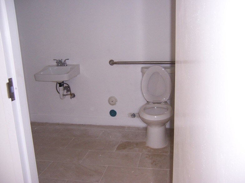 More Photos Of 7055-7057 SW 47th St, Miami Warehouse For Lease