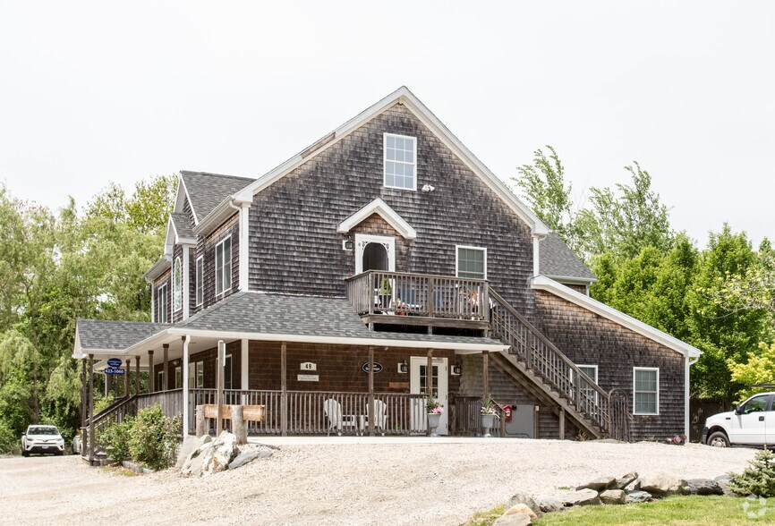 Primary Photo Of 49 North Rd, Jamestown Office Residential For Lease