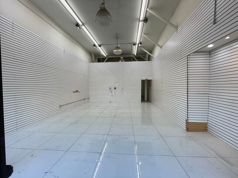 More Photos Of 1147-1157 S San Pedro St, Los Angeles Warehouse For Lease
