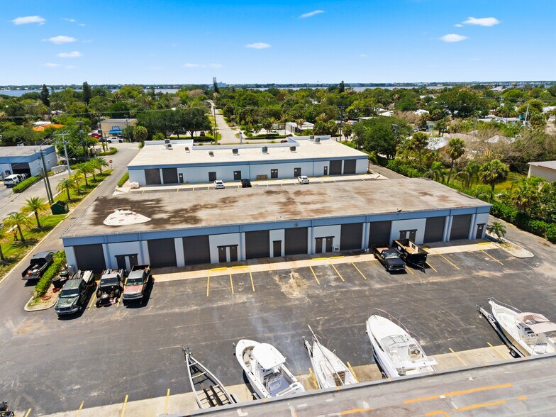 More Photos Of 895 NE Dixie Hwy, Jensen Beach Unknown For Lease