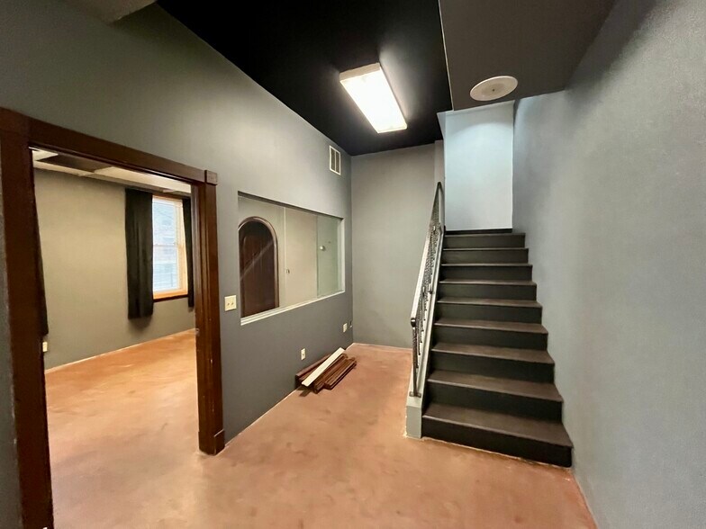 More Photos Of 2345 W University Ave, Saint Paul Warehouse For Lease