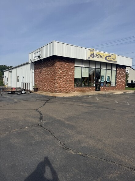 Primary Photo Of 473 Washington Ave, North Haven Freestanding For Lease