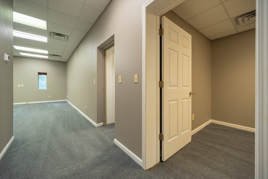 More Photos Of 555 Columbia Dr, Carrollton Office For Lease