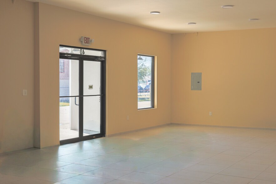Primary Photo Of 2418 W Palma Vista Dr, Palmview General Retail For Lease